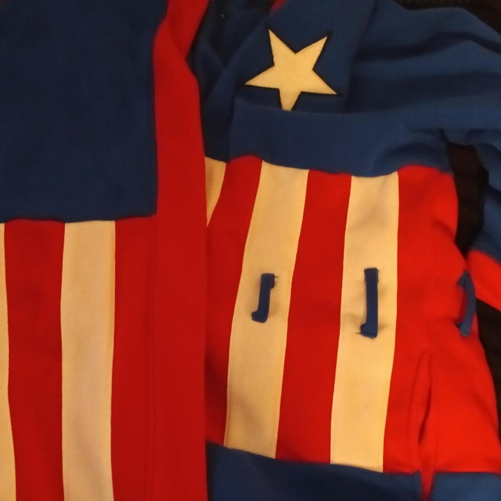 Captain America robe - Picture 8 of 8